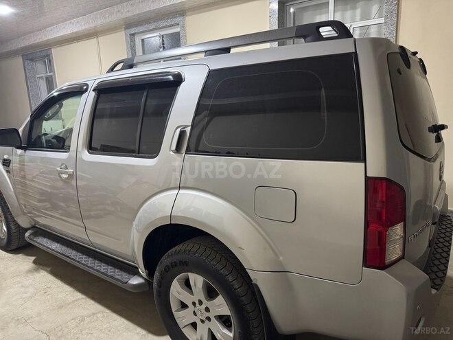 Nissan Pathfinder-2