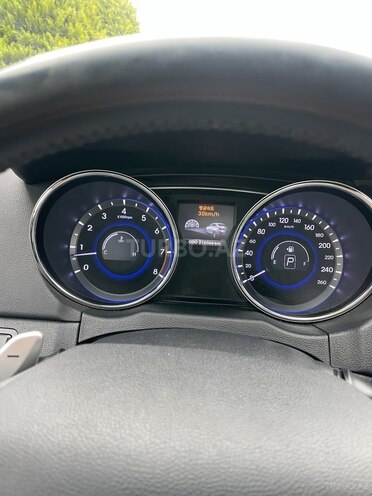 Hyundai Sonata-16