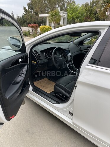 Hyundai Sonata-12