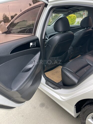 Hyundai Sonata-13