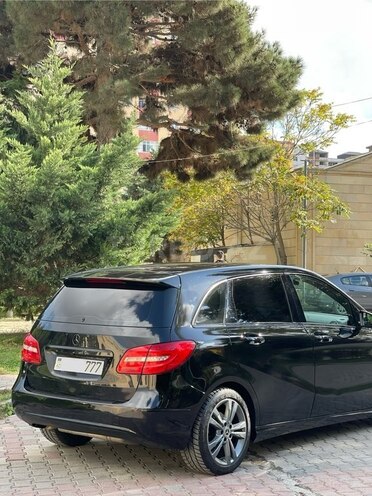 Mercedes B 180 2013, 136,000 km - 1.6 l - Bakı
