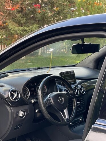 Mercedes B 180 2013, 136,000 km - 1.6 l - Bakı