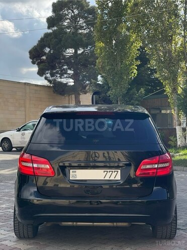Mercedes B 180 2013, 136,000 km - 1.6 l - Bakı