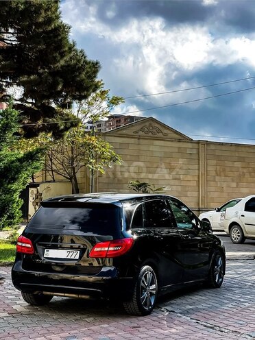Mercedes B 180 2013, 136,000 km - 1.6 l - Bakı