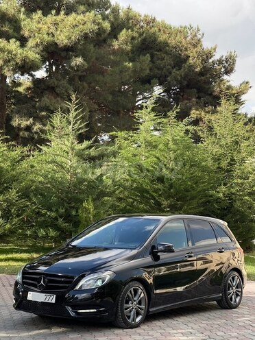 Mercedes B 180 2013, 136,000 km - 1.6 l - Bakı