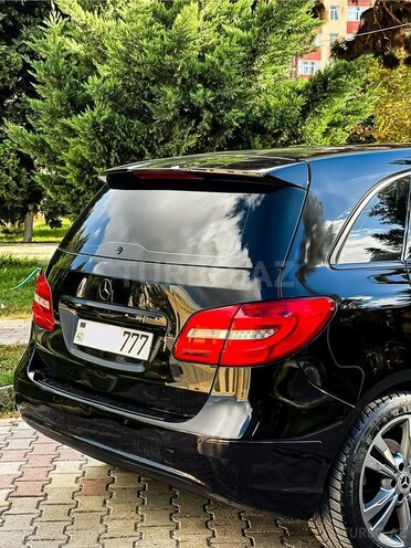 Mercedes B 180 2013, 136,000 km - 1.6 l - Bakı