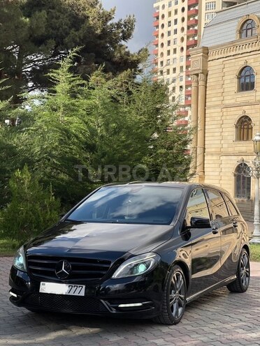 Mercedes B 180 2013, 136,000 km - 1.6 l - Bakı