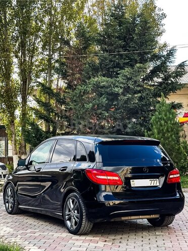 Mercedes B 180 2013, 136,000 km - 1.6 l - Bakı