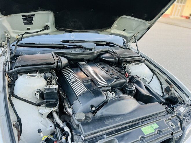 BMW 525 2002, 299,532 km - 2.5 l - İmişli