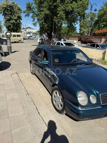 Mercedes E 200 1995, 292,578 km - 2.0 l - Quba
