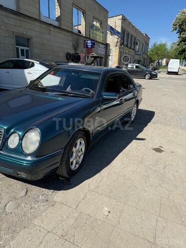 Mercedes E 200 1995, 292,578 km - 2.0 l - Quba