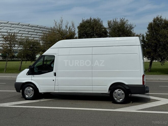 Ford Transit-9