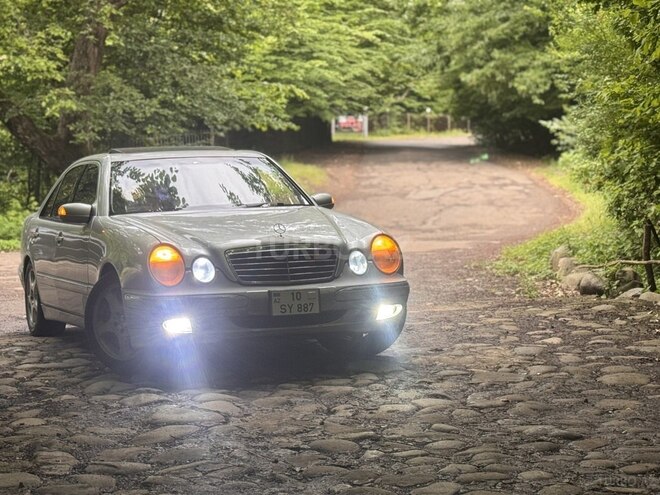 Mercedes E 270 2000, 333,000 km - 2.7 l - Bakı