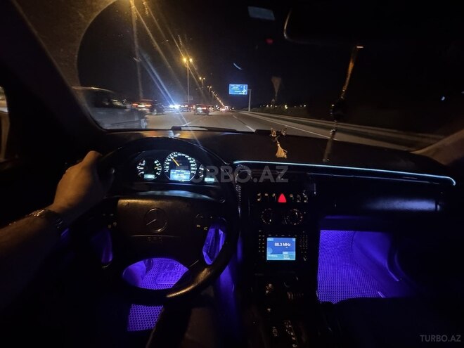 Mercedes E 270 2000, 333,000 km - 2.7 l - Bakı