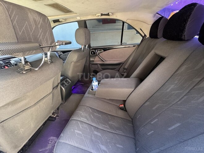 Mercedes E 270 2000, 333,000 km - 2.7 l - Bakı