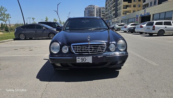 Mercedes E 270 1999, 240,000 km - 2.7 l - Sumqayıt