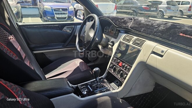 Mercedes E 270 1999, 240,000 km - 2.7 l - Sumqayıt