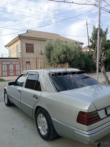 Mercedes E 200 d 1992, 555,550 km - 2.0 l - Salyan