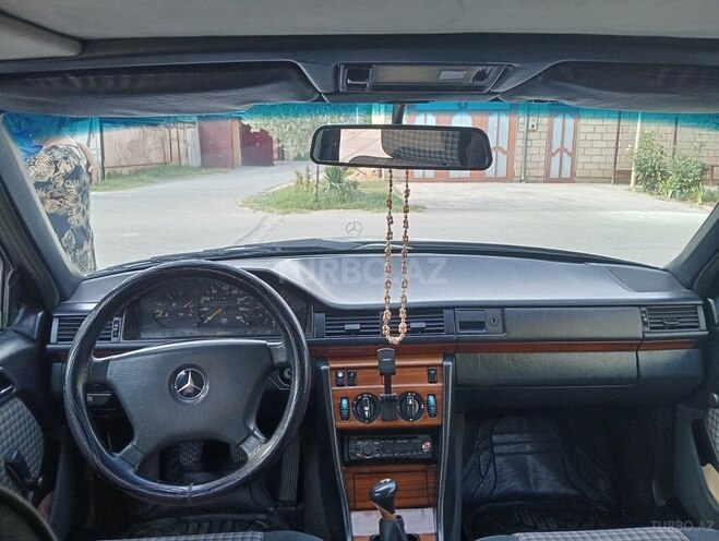 Mercedes E 200 d 1992, 555,550 km - 2.0 l - Salyan