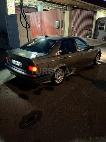 BMW 320-8