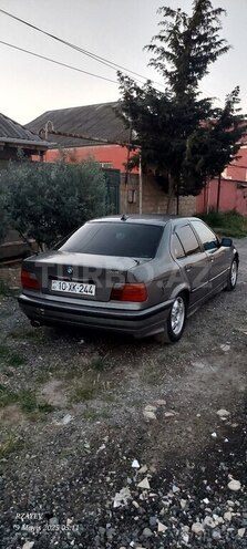 BMW 320-13