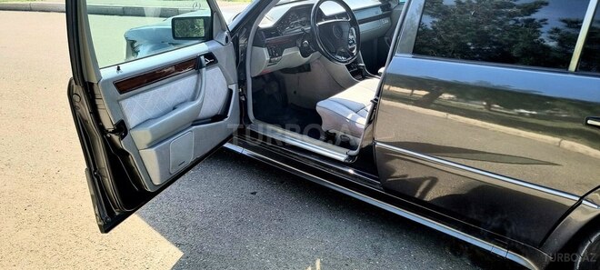 Mercedes E 220 1995, 245,678 km - 2.2 l - Gəncə