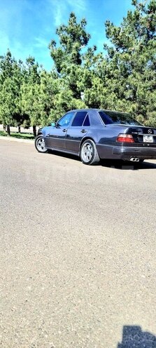 Mercedes E 220 1995, 245,678 km - 2.2 l - Gəncə