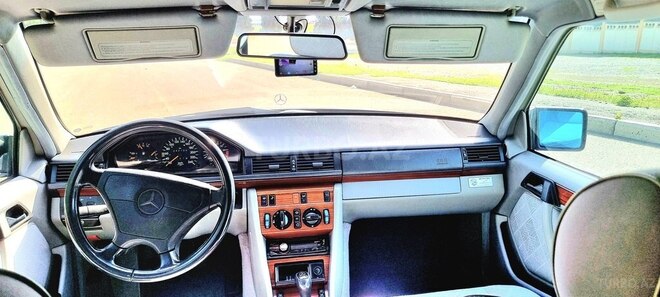 Mercedes E 220 1995, 245,678 km - 2.2 l - Gəncə