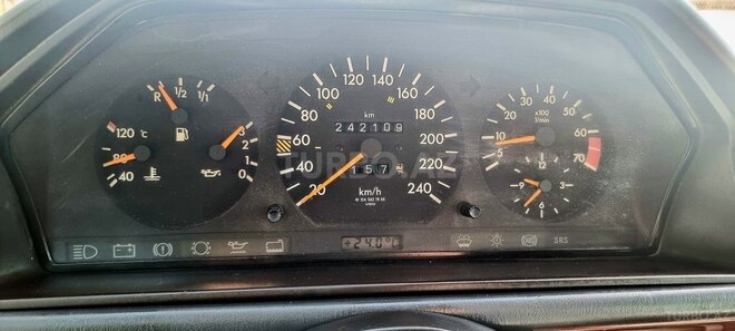 Mercedes E 220 1995, 245,678 km - 2.2 l - Gəncə