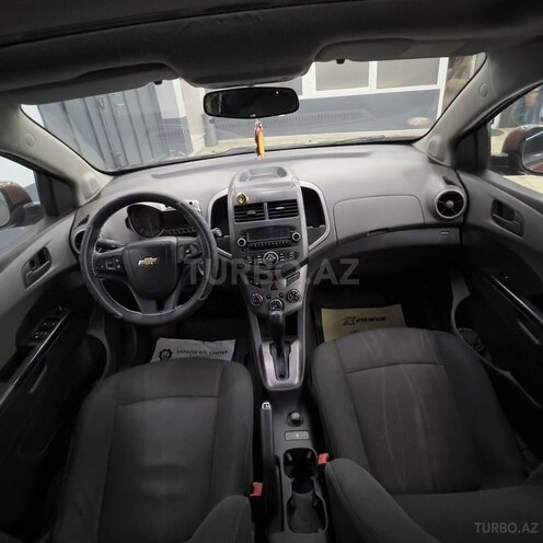 Chevrolet Aveo-12