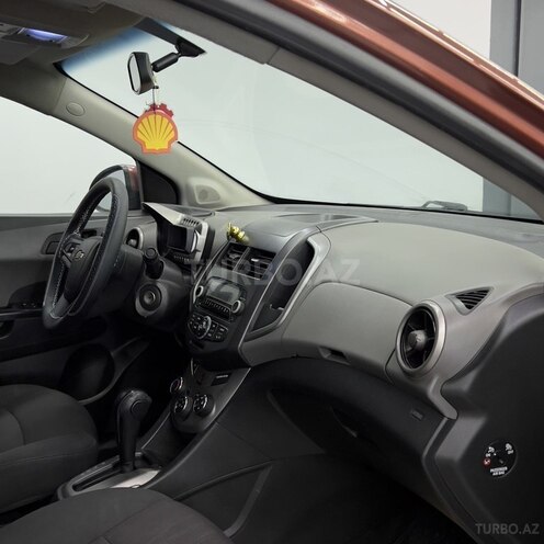 Chevrolet Aveo-10