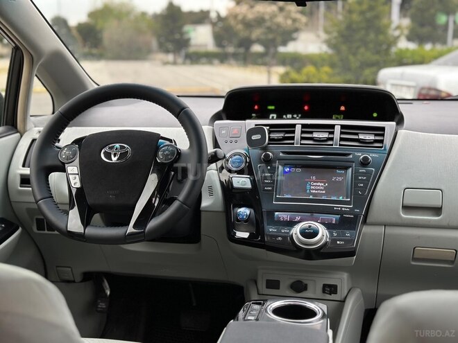 Toyota Prius V 2012, 185,000 km - 1.8 л - Bakı