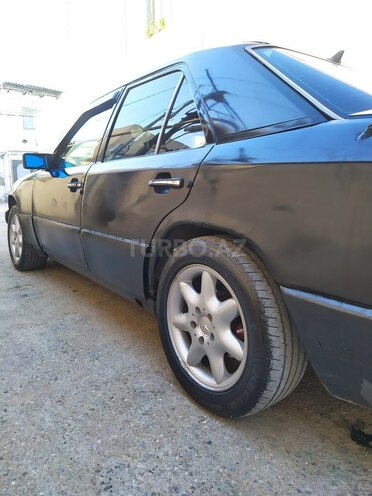 Mercedes E 300 d 1989, 282,646 km - 3.0 л - Bakı