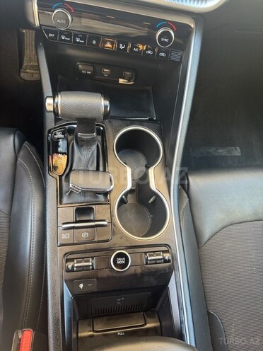 Kia K5-17