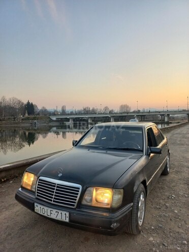 Mercedes E 250 1994, 500,000 km - 2.5 л - Qazax