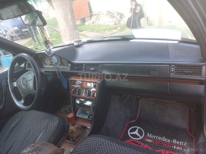 Mercedes E 250 1994, 500,000 km - 2.5 л - Qazax