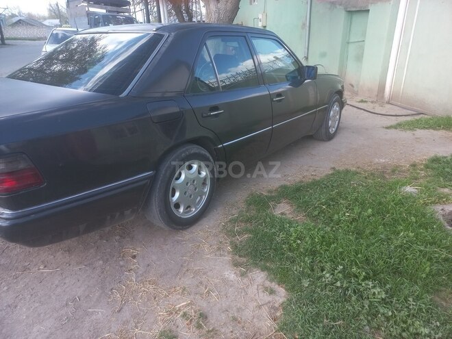 Mercedes E 250 1994, 500,000 km - 2.5 л - Qazax