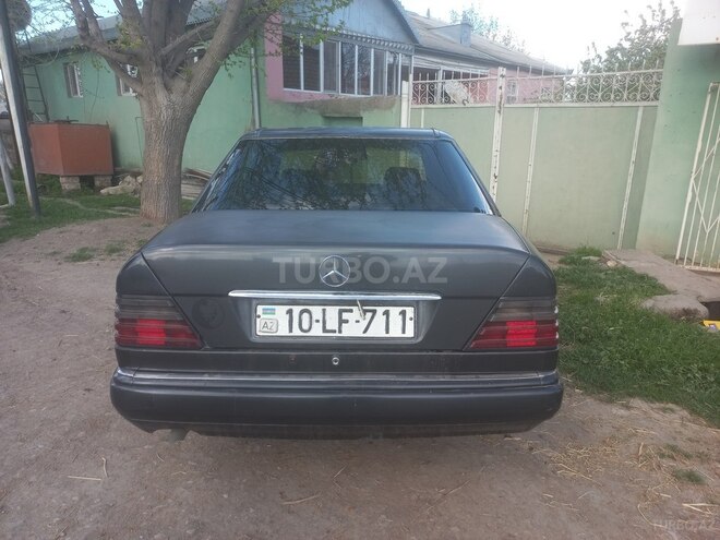 Mercedes E 250 1994, 500,000 km - 2.5 л - Qazax
