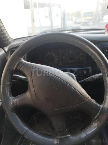 Mitsubishi Pajero 2000, 300,000 km - 2.8 l - Bakı