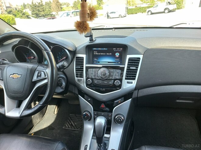 Chevrolet Cruze-12