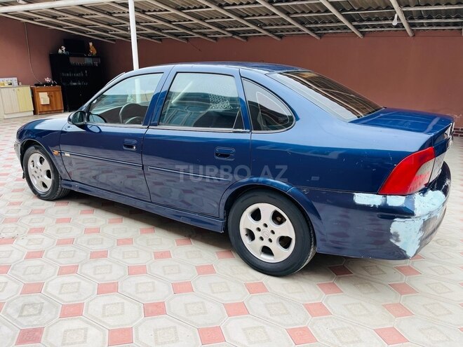 Opel Vectra 1999, 285,635 km - 1.6 l - Qazax
