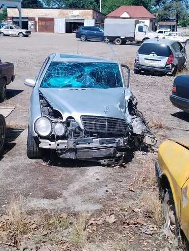 Mercedes E 320 2000, 298,000 km - 3.2 l - Masallı