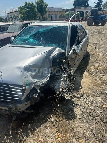 Mercedes E 320 2000, 298,000 km - 3.2 l - Masallı