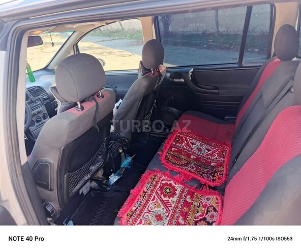 Opel Zafira 2003, 233,000 km - 2.0 l - Samux