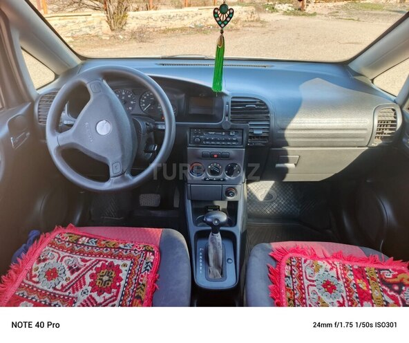 Opel Zafira 2003, 233,000 km - 2.0 l - Samux