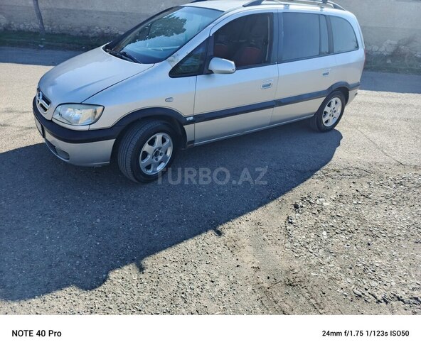 Opel Zafira 2003, 233,000 km - 2.0 l - Samux