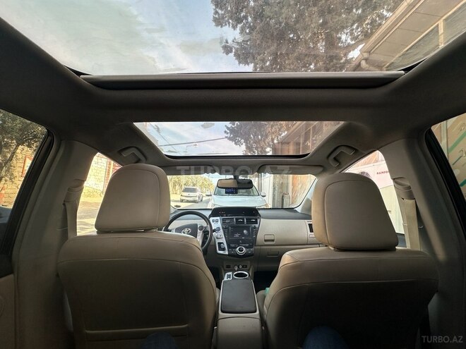 Toyota Prius V 2012, 230,000 km - 1.8 л - Bakı