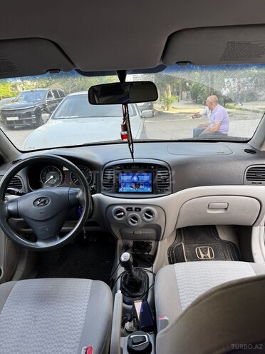 Hyundai Accent-6