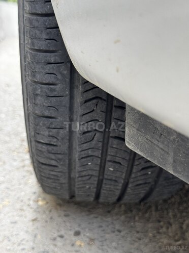 Hyundai Accent-15