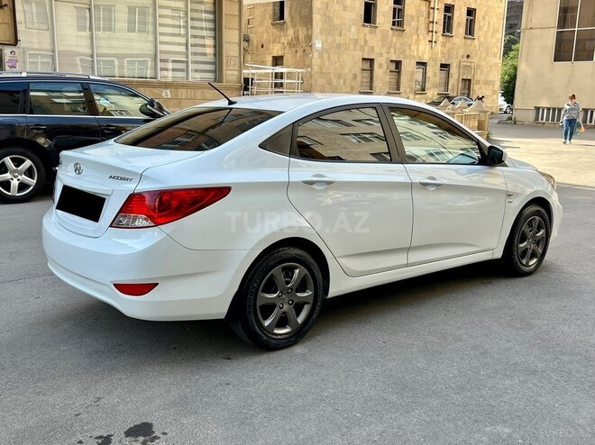 Hyundai Accent 2013, 200,000 km - 1.6 l - Bakı